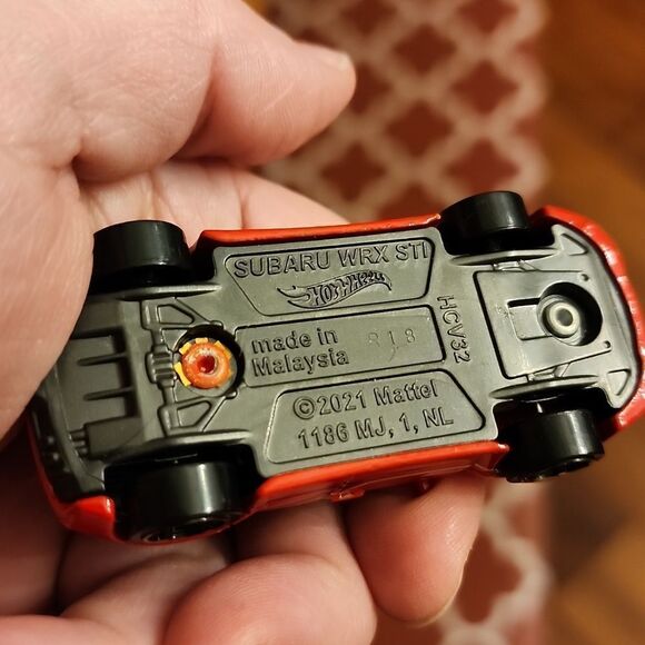 Hot Wheels 2021 Subaru car die cast red - Picture 8 of 8